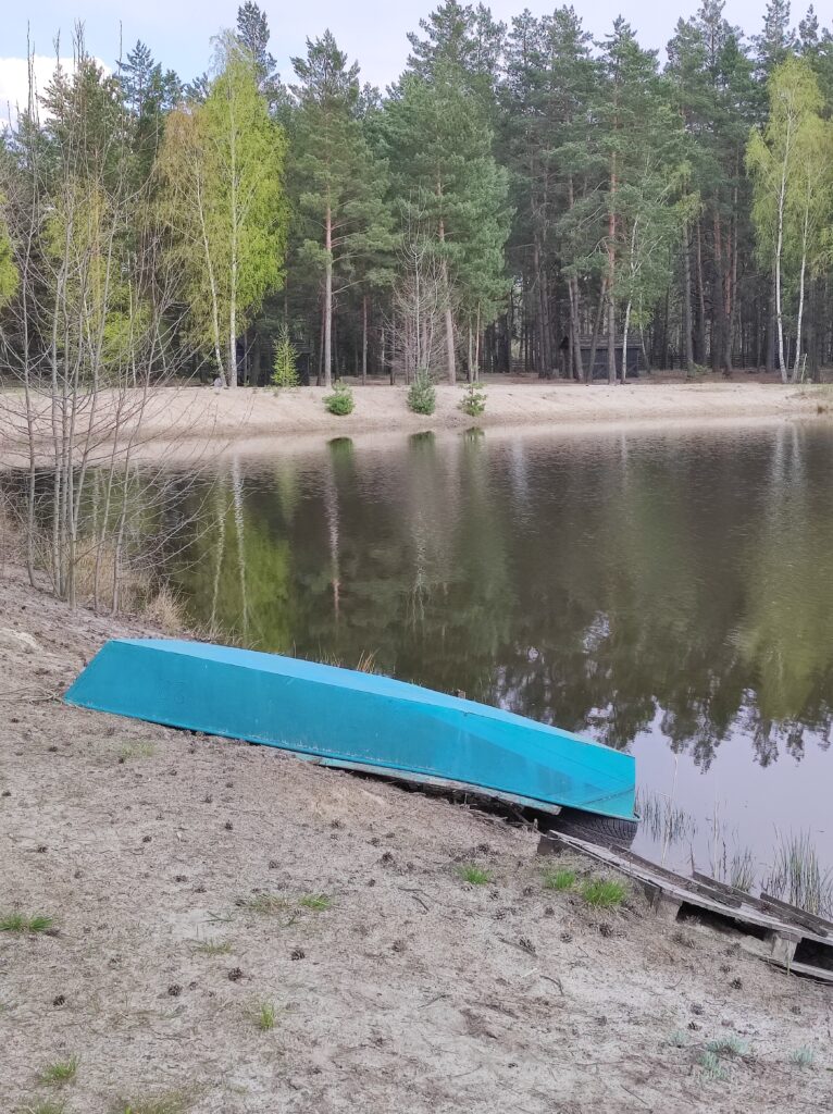 Альтанка біля озера